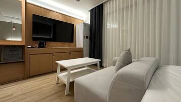 Business Double Room | Living area