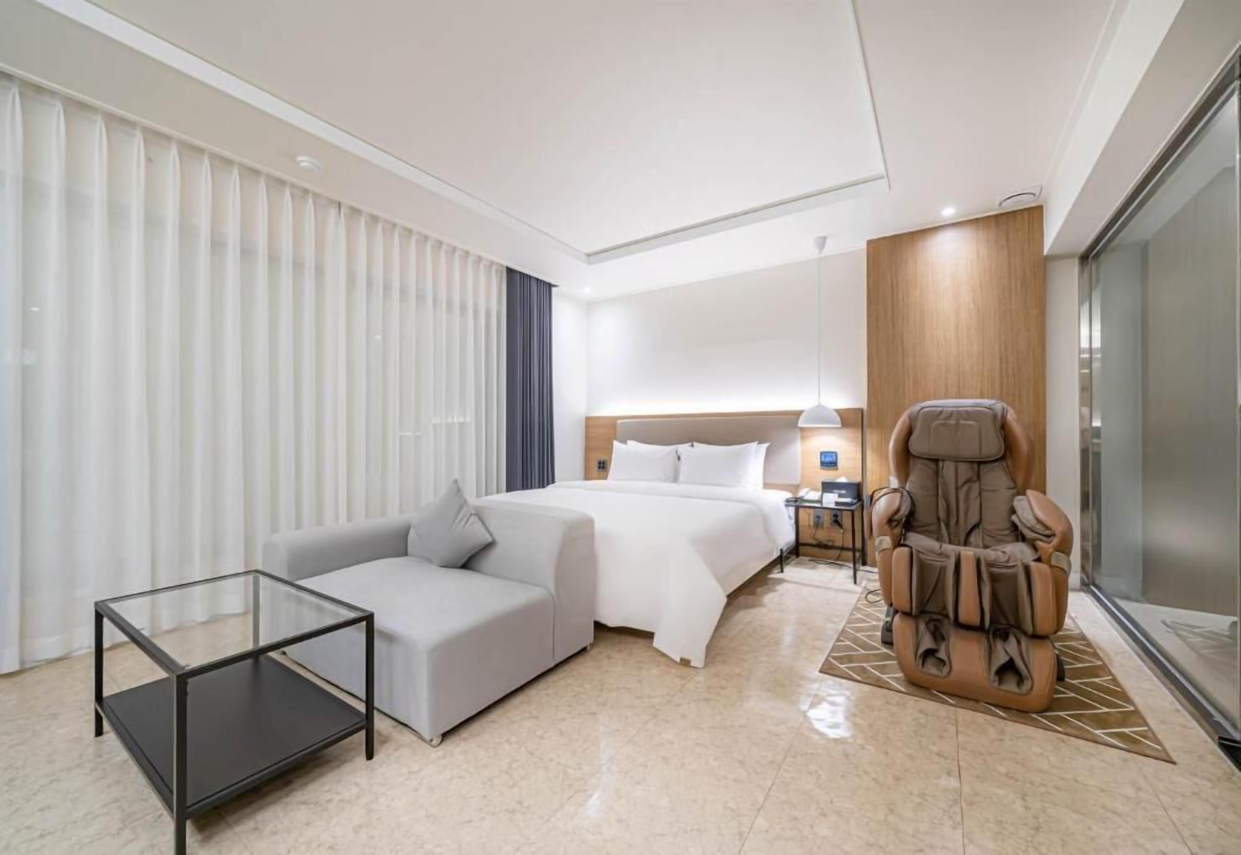 In-room safe, blackout curtains, soundproofing, free WiFi