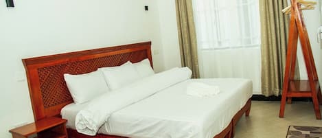 Premium Studio Suite, Balcony | Desk, laptop workspace, soundproofing, WiFi (free)
