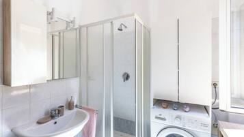 Apartment | Bathroom