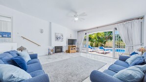 Fernseher, Kamin
