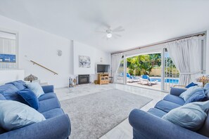 Fernseher, Kamin