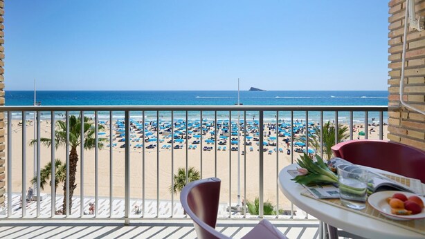 Outdoor dining - LOS RANCHOS sea view apartment (Benidorm)