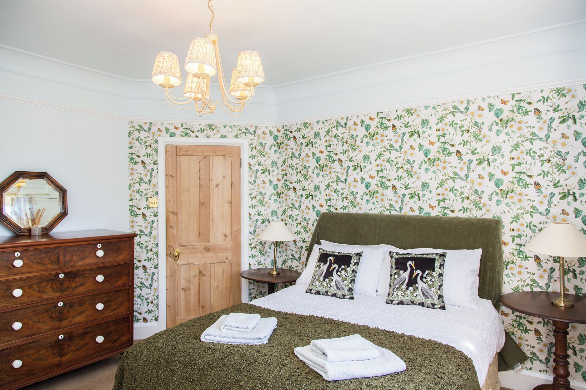 5 bedrooms, WiFi (free), individually decorated, individually furnished