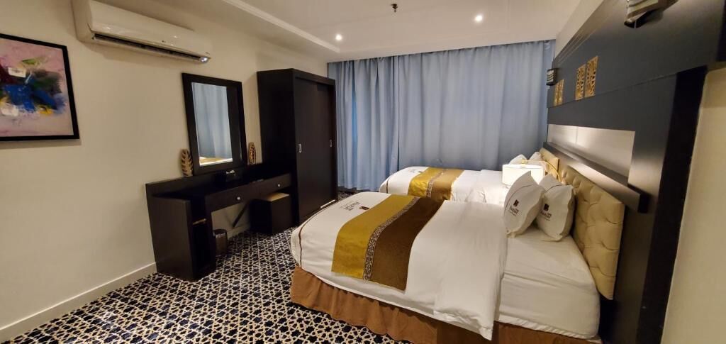 Deluxe suite, aan het strand | Een kluis op de kamer, verduisterende gordijnen, geluiddichte muren