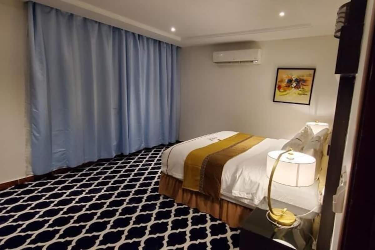 Deluxe Suite, Beachfront | In-room safe, blackout drapes, soundproofing, iron/ironing board