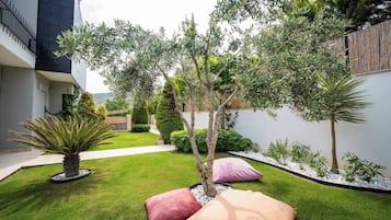 Villa, 5 Bedrooms, Smoking, Private Pool | Garden