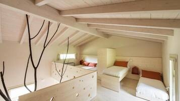 In-room safe, soundproofing, free WiFi