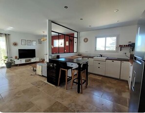 Unclassified image, 4 of 13, button - "Ranoa" House, in a peaceful village—perfect for a family! (Saint-Jean-de-Ceyrargues)