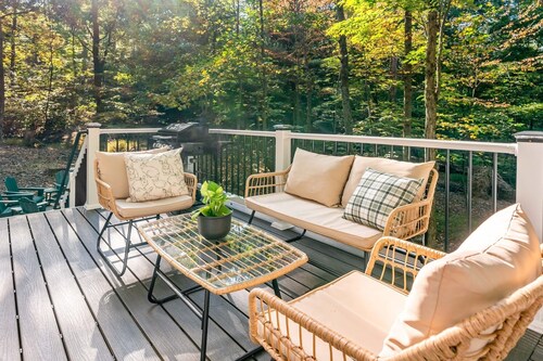 The Woods, Romantic Mountain escape with hot-tub under the stars!