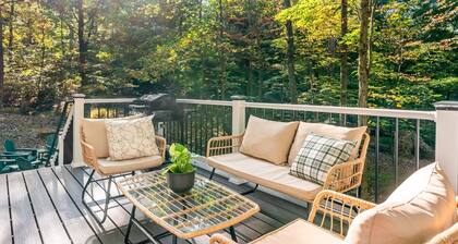 The Woods, Romantic Mountain escape with hot-tub under the stars!