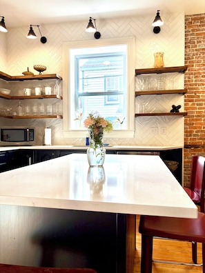 Dining - Middle Manor · 4BR, Sleeps 8 · Parking for 8 Cars · 5 Miles to Pittsburgh (Pittsburgh)