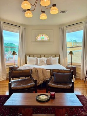 Room - Middle Manor · 4BR, Sleeps 8 · Parking for 8 Cars · 5 Miles to Pittsburgh (Pittsburgh)