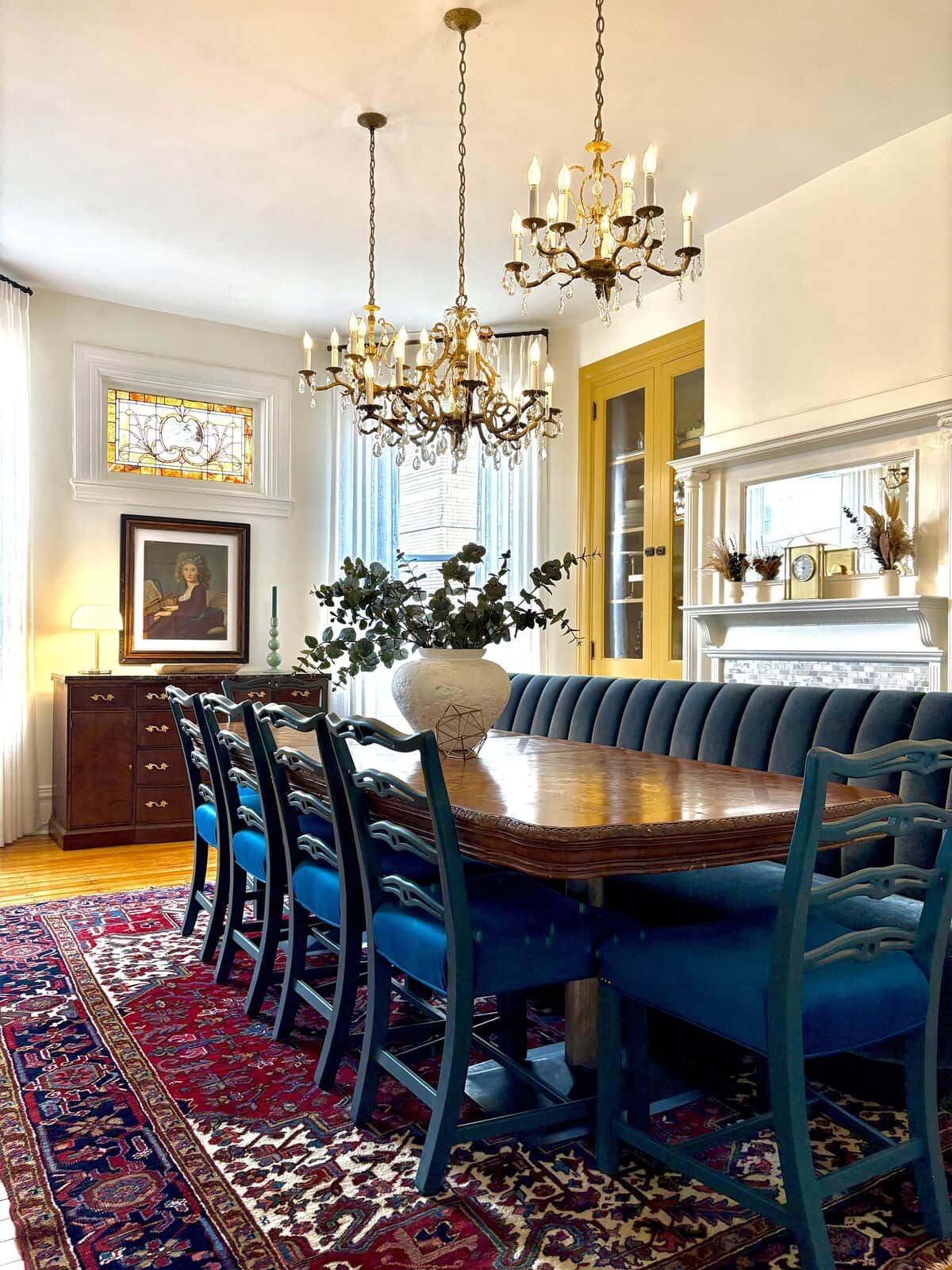A teal velvet banquette, brass chandeliers, and a table that begs for a long dinner