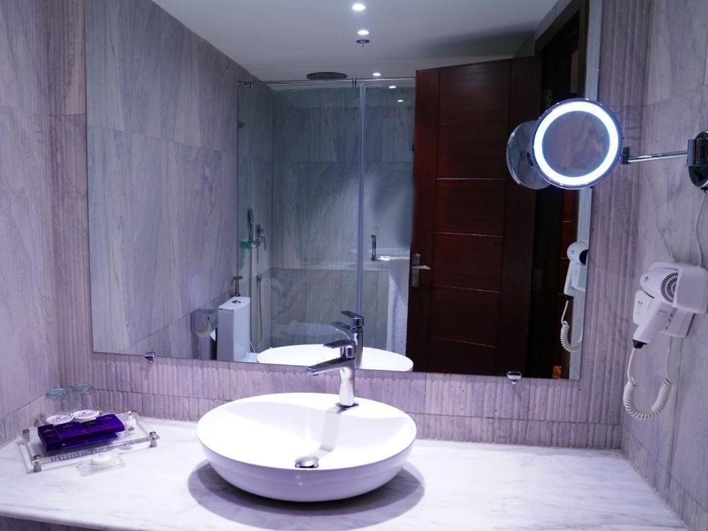 Standard Double Room, City View | Bathroom | Shower, free toiletries, hair dryer, slippers