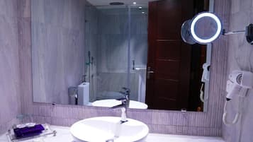 Standard Double Room, City View | Bathroom | Shower, free toiletries, hair dryer, slippers
