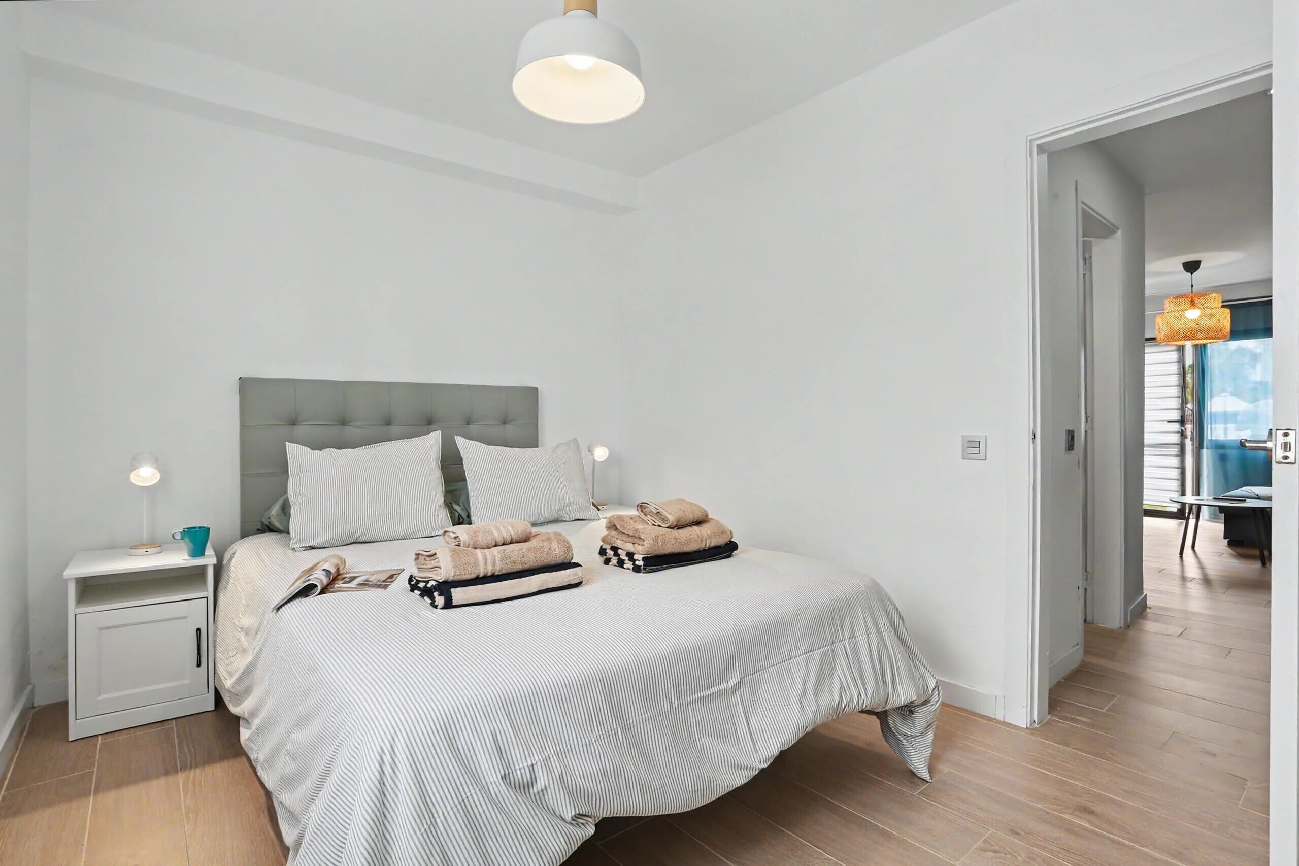 WiFi, bed sheets