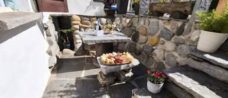 Family Studio (Casa Cecilia Ascona) | Outdoor dining