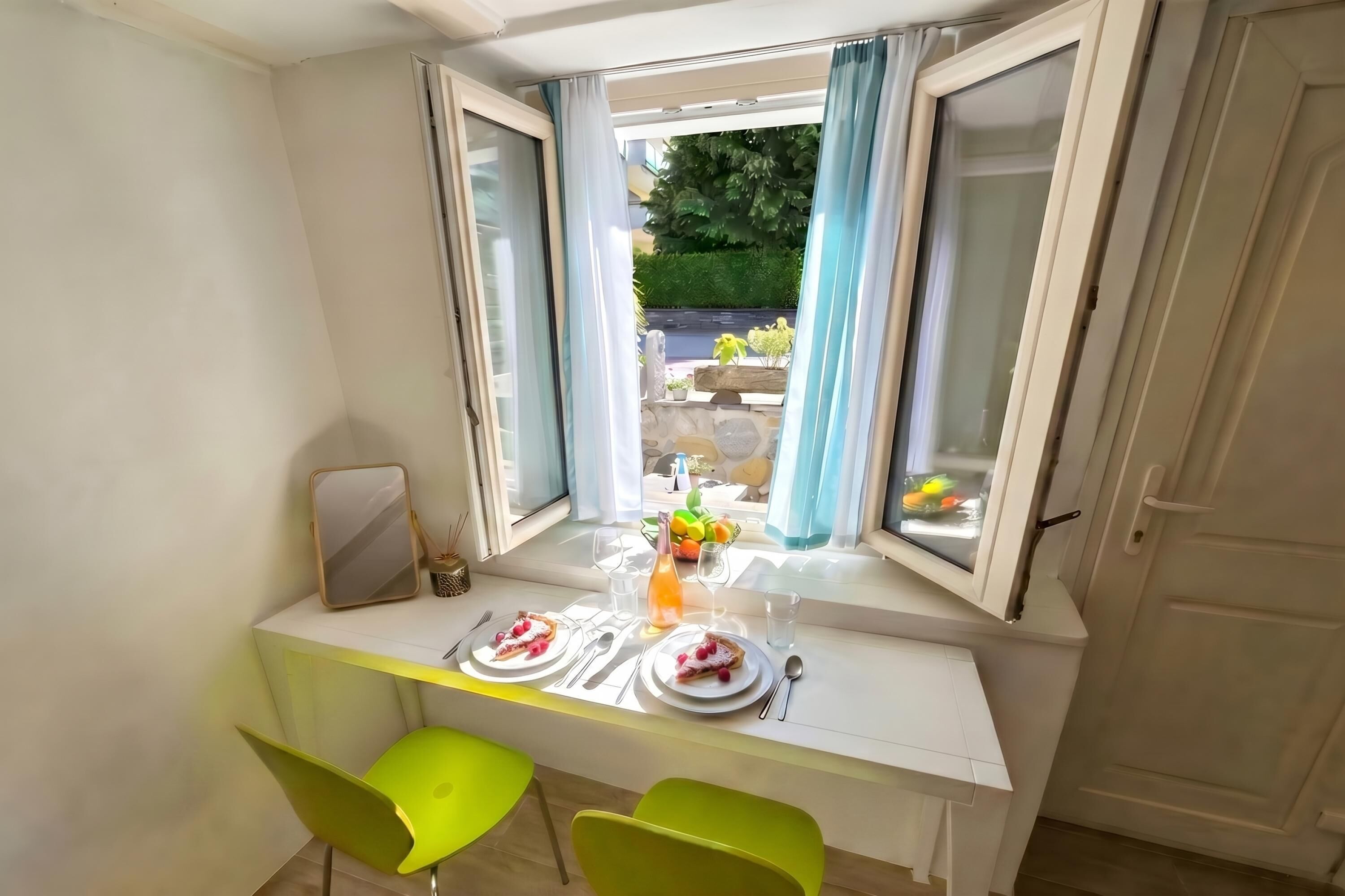 Family Studio (Casa Cecilia Ascona 500m from the) | Dining