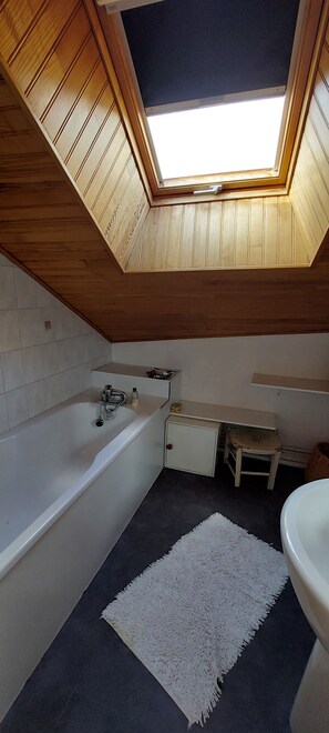 Bathroom - Vrbo Property (Serverette)