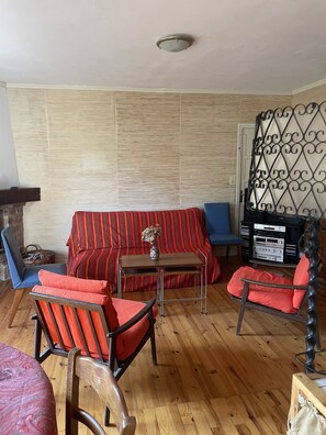 Living area - Vrbo Property (Serverette)