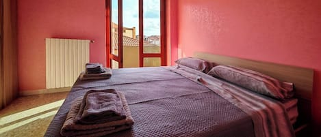 5 bedrooms, WiFi, bed sheets