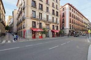 Exterior - Premium Renovated Apartment in Central District (Madrid)