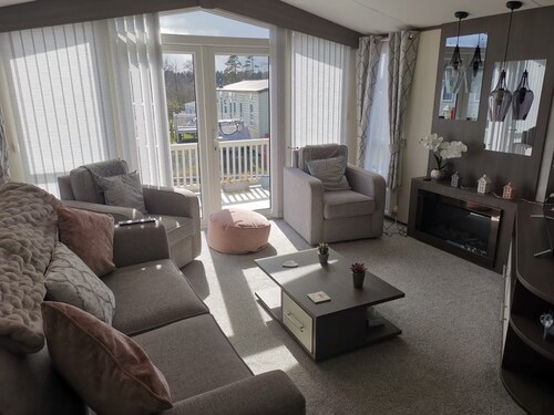 Lodge Sleeps 4, 2 Beds 2 Bathrooms