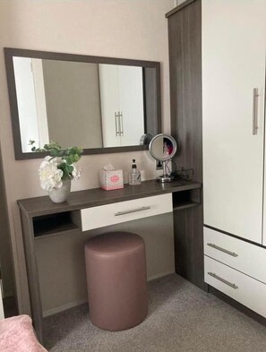 Interior - Lodge Sleeps 4, 2 Beds 2 Bathrooms (Morpeth)
