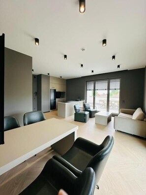 Suite – superior, terrasse, byutsikt | Innvendig