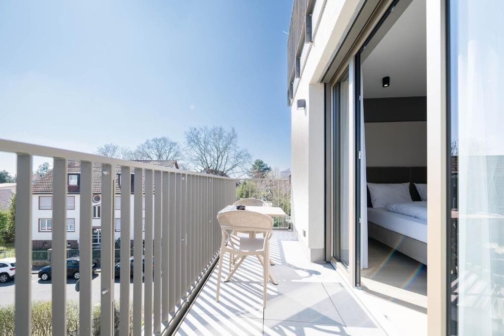 Superior-Apartment, Balkon, Gartenblick | Unterkunftsgelände