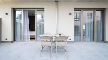 Suite superior, accesible en silla de ruedas, patio | Restaurante al aire libre