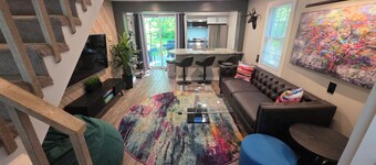 Backwoods 4-bedroom House 1/4mi deep in Forest
