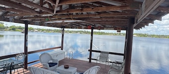 Cozy 2-bedroom cottage in charming Lake Placid with AC,and breathtaking sunsets