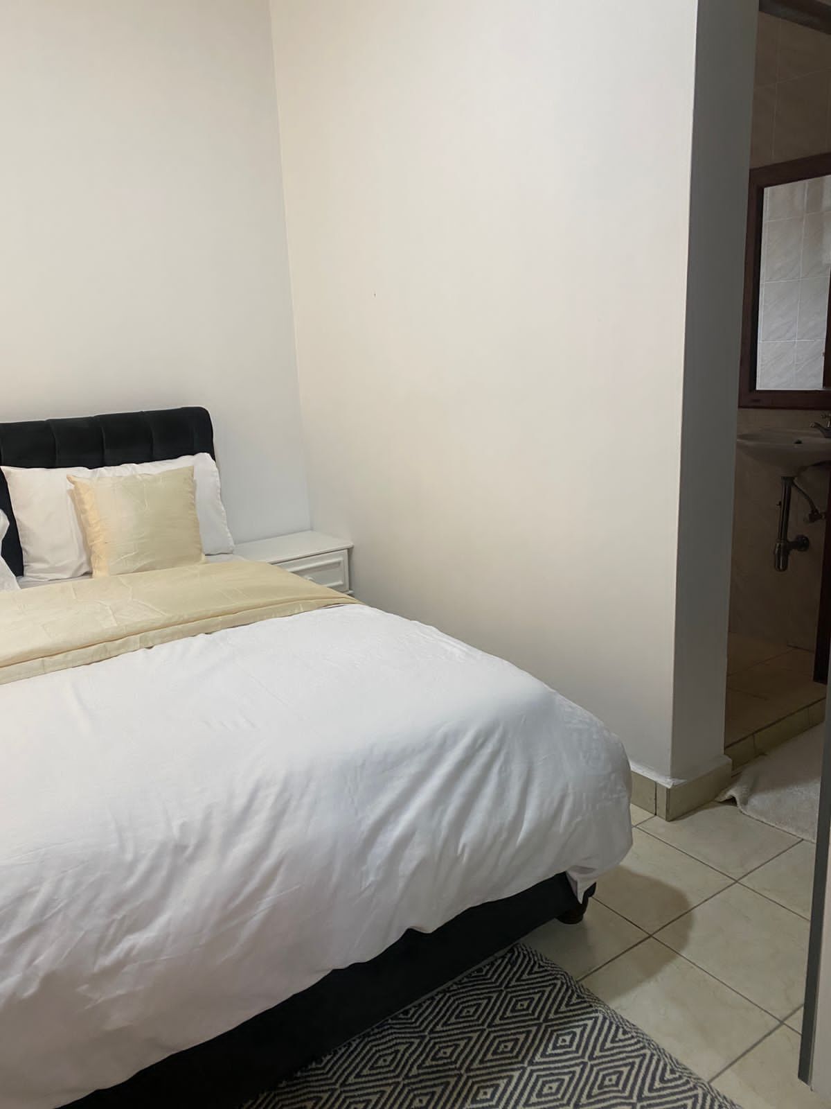 Departamento clásico, patio | Escritorio y espacio para trabajar con laptop 