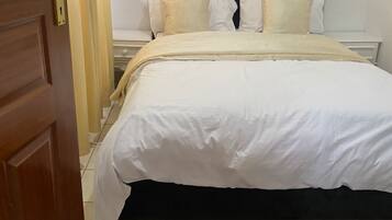Classic Apartment, Patio | Desk, laptop workspace, iron/ironing board, free WiFi