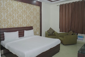 Desk, laptop workspace, free WiFi - Infinity Hotel by Kalra Hotels Amritsar (Amritsar)