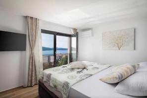 5 bedrooms, iron/ironing board, WiFi, bed sheets - Villa Grc. (Žaborić)
