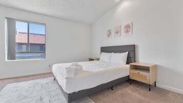 1 slaapkamer, een strijkplank/strijkijzer, wifi, beddengoed