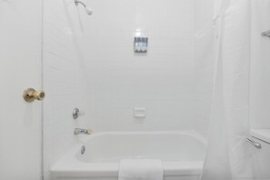Bathroom - Modern 1BR Near Downtown Mesa (Mesa)