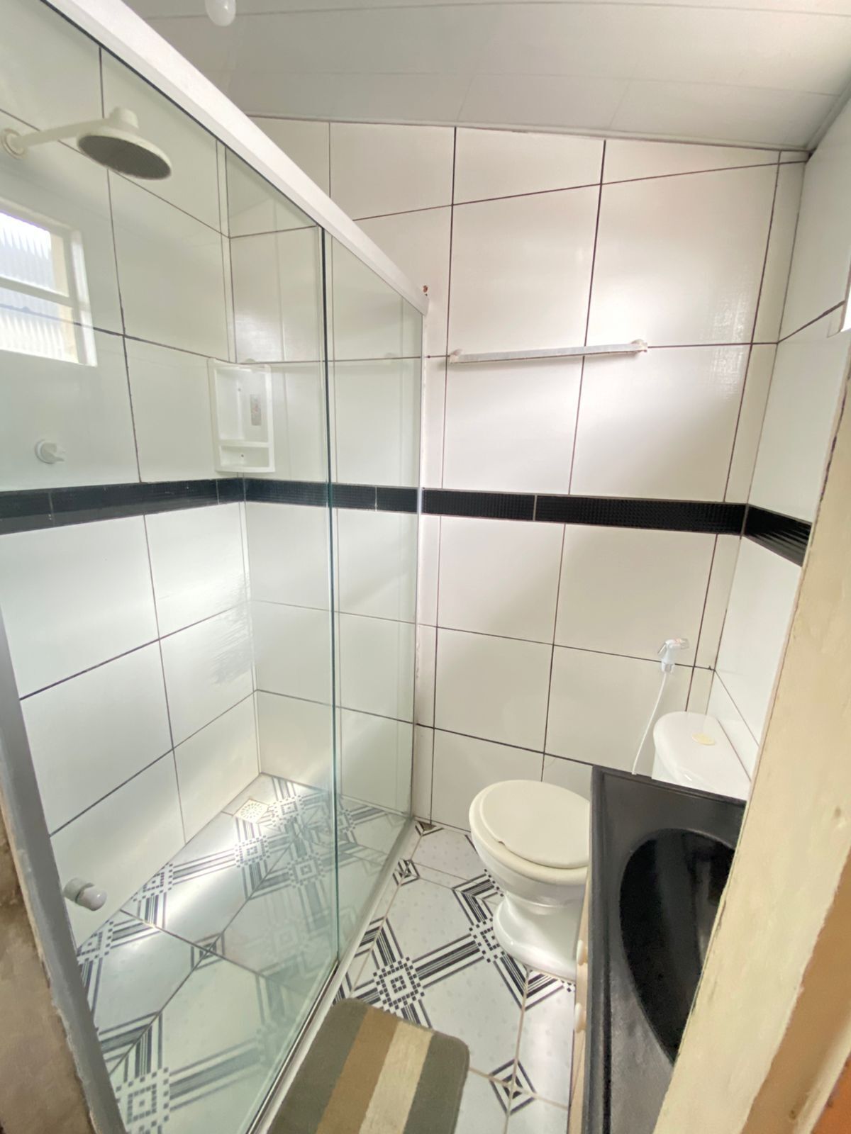 Habitació clàssica | Bany | Dutxa, tovalloles, sabó i paper higiènic 