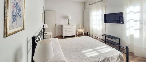 Condo, 2 Bedrooms