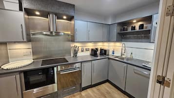 Apartment, 2 Bedrooms, Accessible, Smoking | Interior