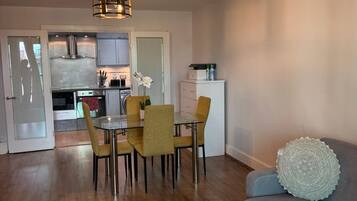 Apartment, 2 Bedrooms, Accessible, Smoking | Dining room