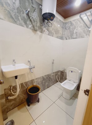 Double Room | Bathroom | Towels, soap - Hotel Shree Krishna Inn (Ujjain)