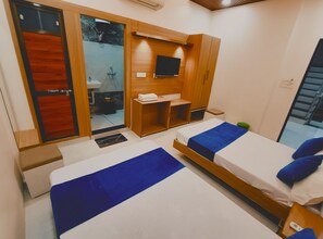 Desk, laptop workspace, free WiFi - Hotel Shree Krishna Inn (Ujjain)