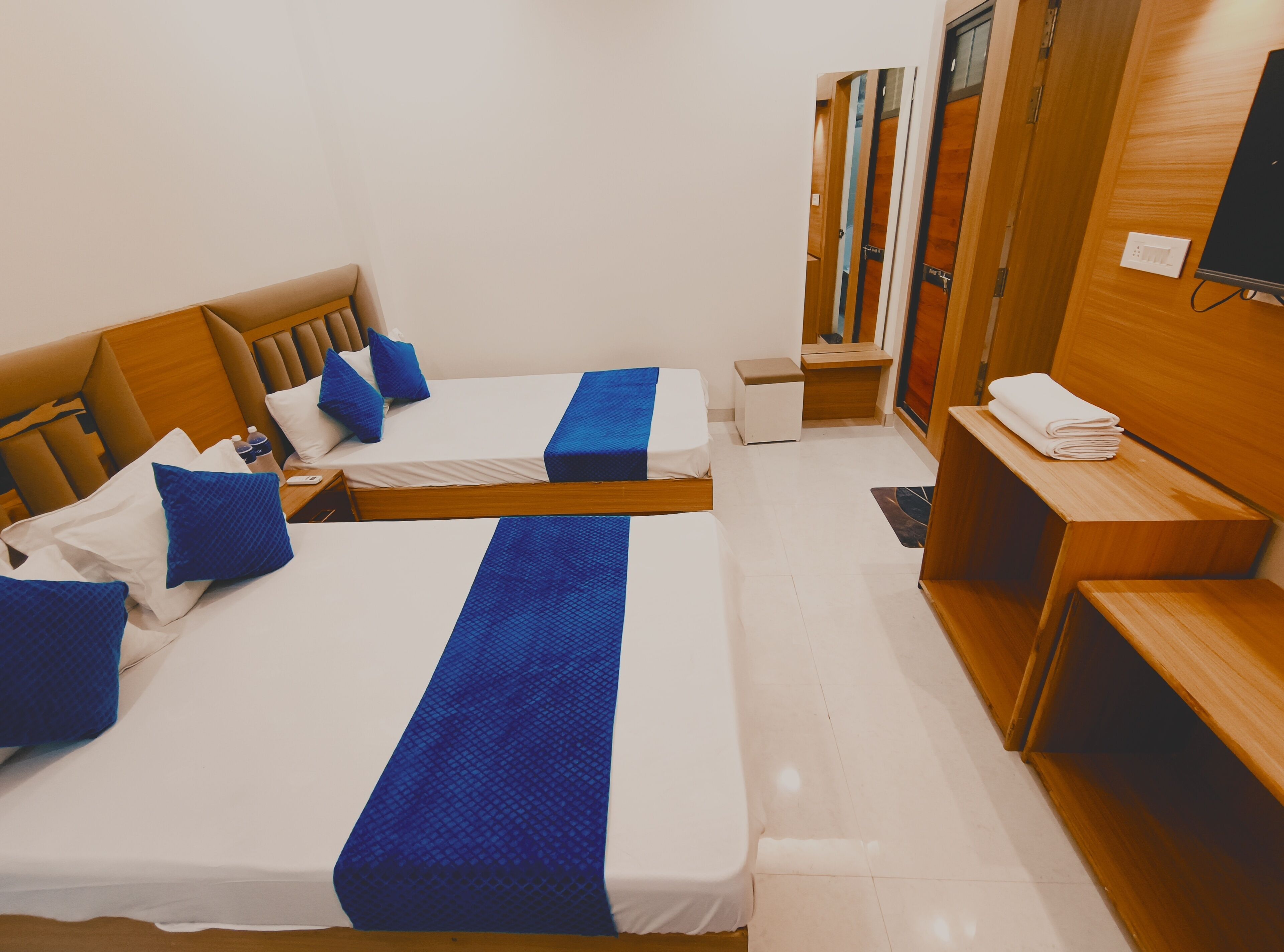 Desk, laptop workspace, free WiFi, bed sheets