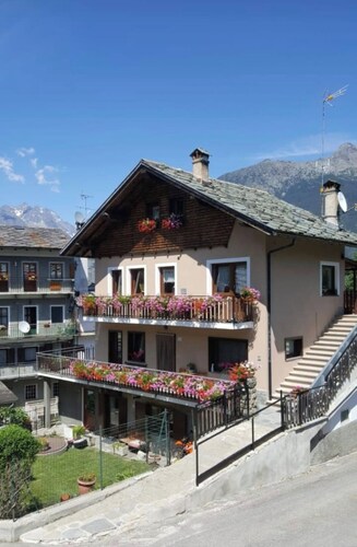 "Al Planet" Mountain Lodging: Hiking and Golf