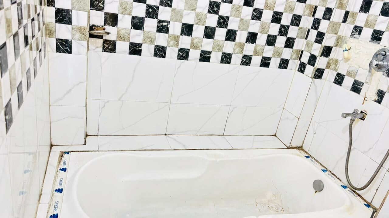 Towels, soap, shampoo, toilet paper