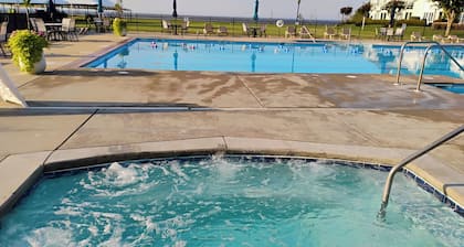 COME STAY AND PLAY IN COASTAL NORTH CAROLINA AT ALBEMARLE PLANTATION